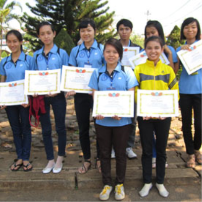 Đội tuyển sinh viên Trường xếp hạng Nhì toàn đoàn trong cuộc thi Olympic Vật lý toàn quốc lần thứ XV, năm 2012. <a class='text-under italic white small-size' href='events.aspx?id=55&la=vn'>Xem thêm</a>