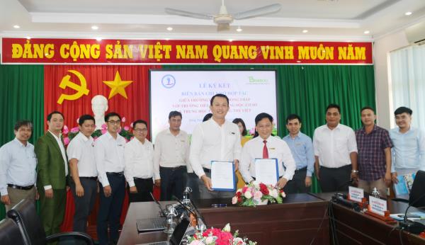 Ký kết Biên bản ghi nhớ hợp tác giữa Trường Đại học Đồng Tháp với Trường TH, THCS và THPT Tre Việt