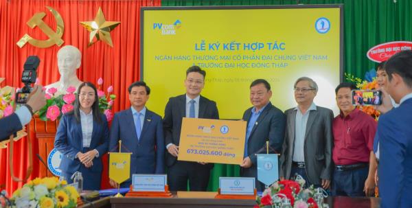 Trường Đại học Đồng Tháp ký kết hợp tác và nhận tài trợ dự án Nhà xe thông minh với Ngân hàng PVcomBank