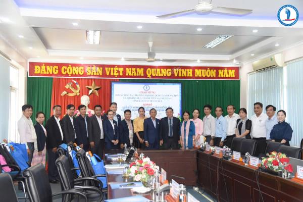 Tiếp và làm việc với Đoàn công tác Trường Đại học Quốc gia Meanchey và Sở Giáo dục, Thanh niên và Thể thao tỉnh Banteay Meanchey, Campuchia     