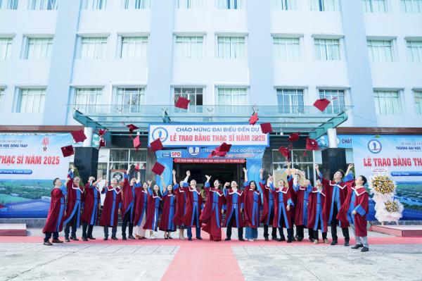 Trường Đại học Đồng Tháp tổ chức Lễ trao bằng Thạc sĩ năm 2025.
