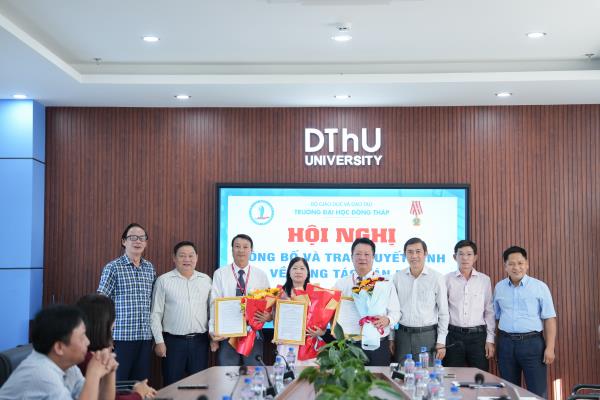 Trường Đại học Đồng Tháp công bố và trao quyết định về công tác cán bộ