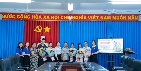 Tuyên dương cá nhân đạt thành tích cao trong Kỳ thi VSTEP