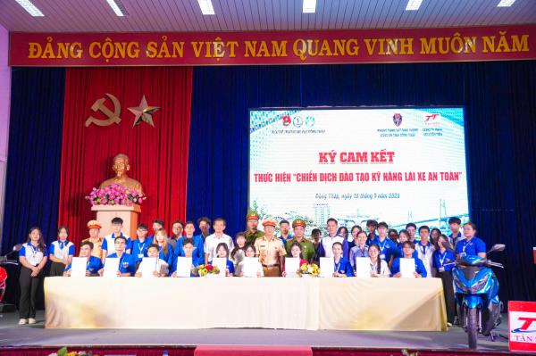 Trang bị kiến thức, kỹ năng tham gia giao thông an toàn cho sinh viên