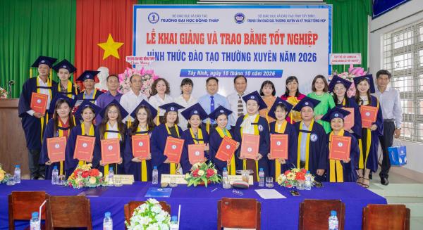Khai giảng và trao bằng tốt nghiệp hình thức đào tạo thường xuyên tại Tây Ninh